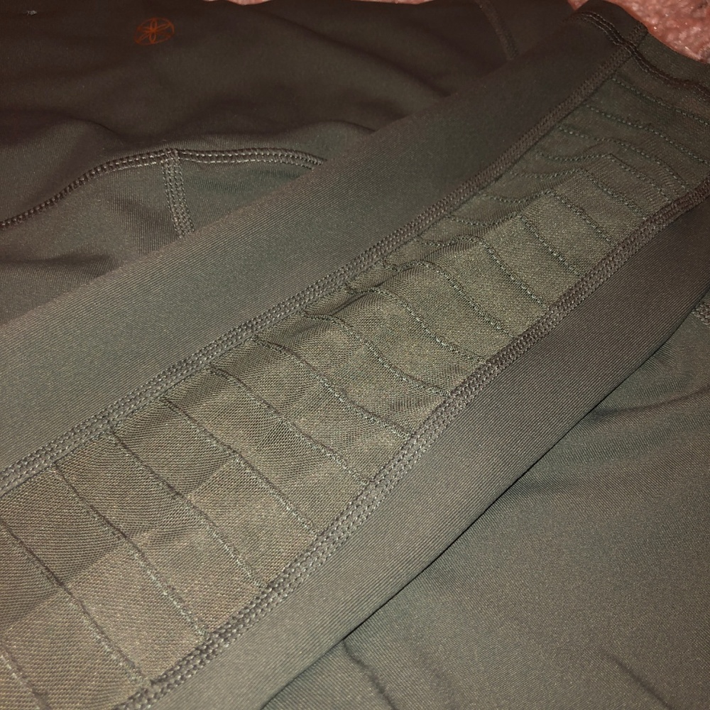 GAIAM Emila Performance Mesh Panel Legging - Picture 4 of 7
